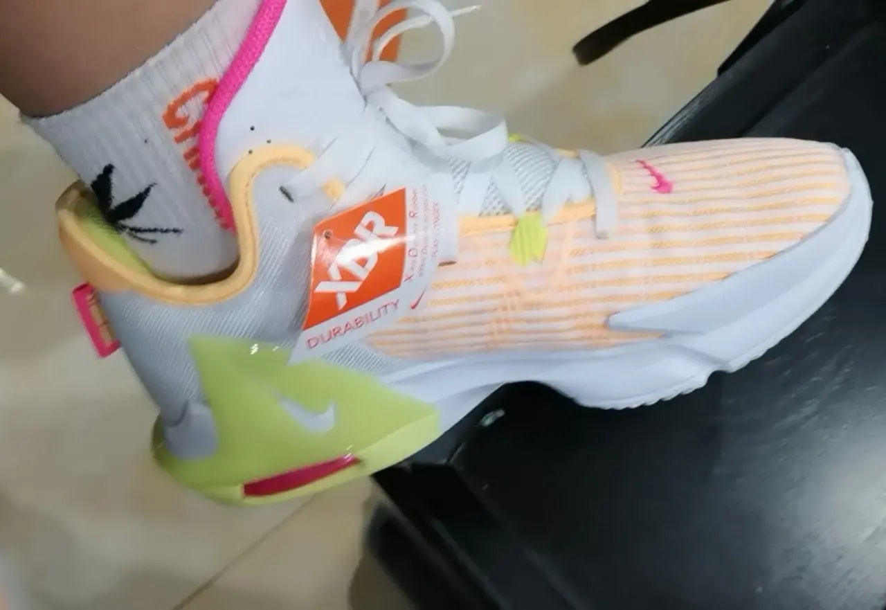 Giày Nike LeBron Witness 6 'White Tint' CZ4052-101 — ảnh 4