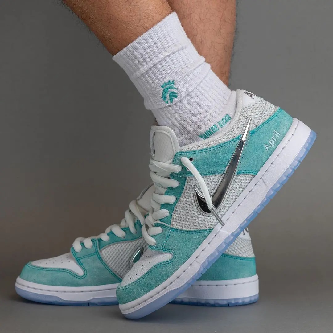 Giày Nike SB Dunk Low 'April Skateboards' FD2562-400 — ảnh 2