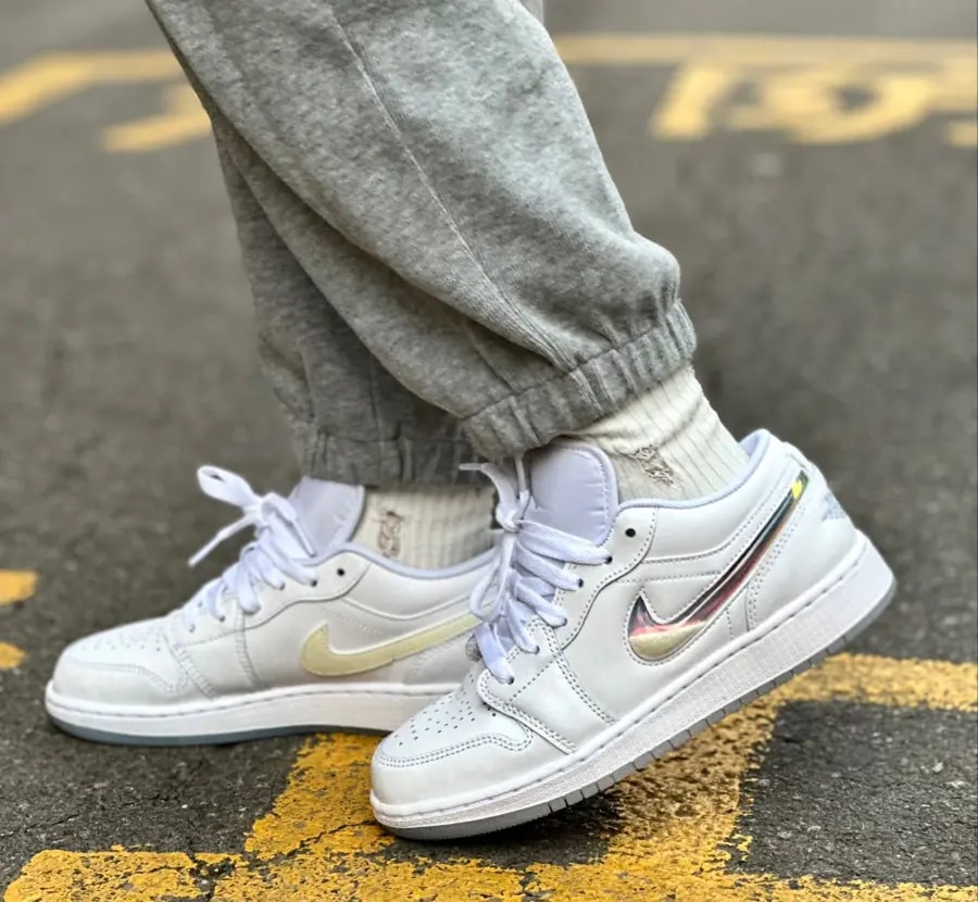 Giày Nike Air Jordan 1 Low 'Glitter Swoosh' FQ9112-100 — ảnh 5