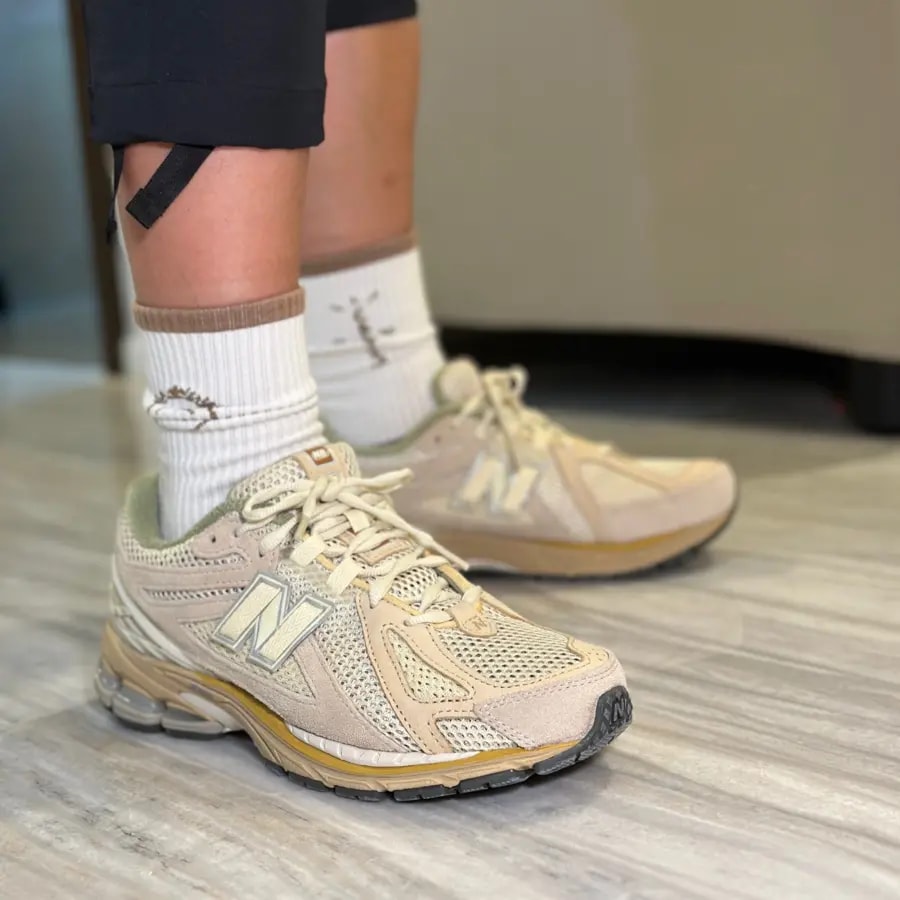 Giày New Balance x Auralee 1906R 'Bone White' M1906RAU — ảnh 4