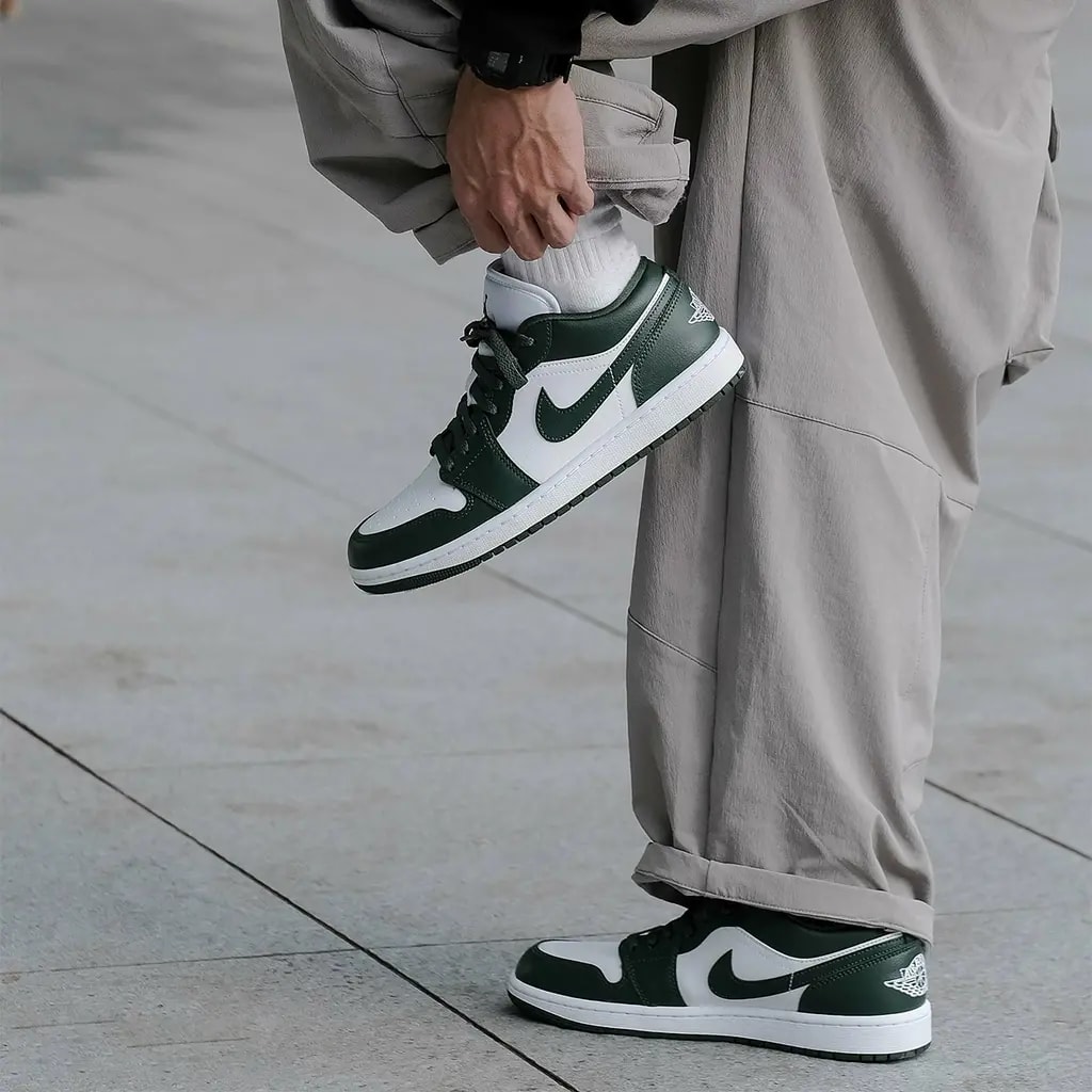 Giày Nike Air Jordan 1 Low 'Galactic Jade' DC0774-113 — ảnh 2