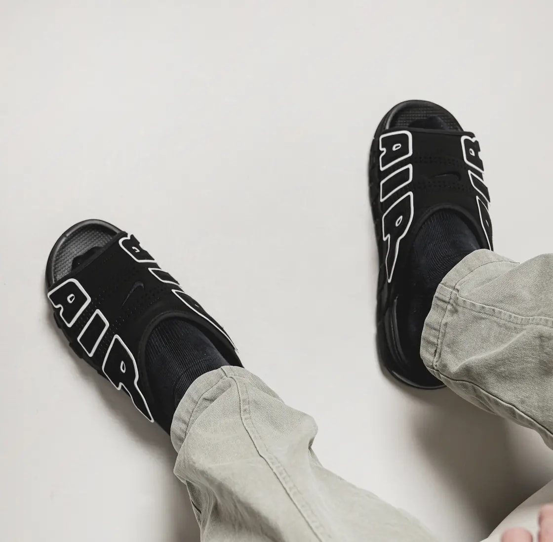 Dép Nike Air More Uptempo Slide OG ‘Black White’ FD5983-001 — ảnh 5