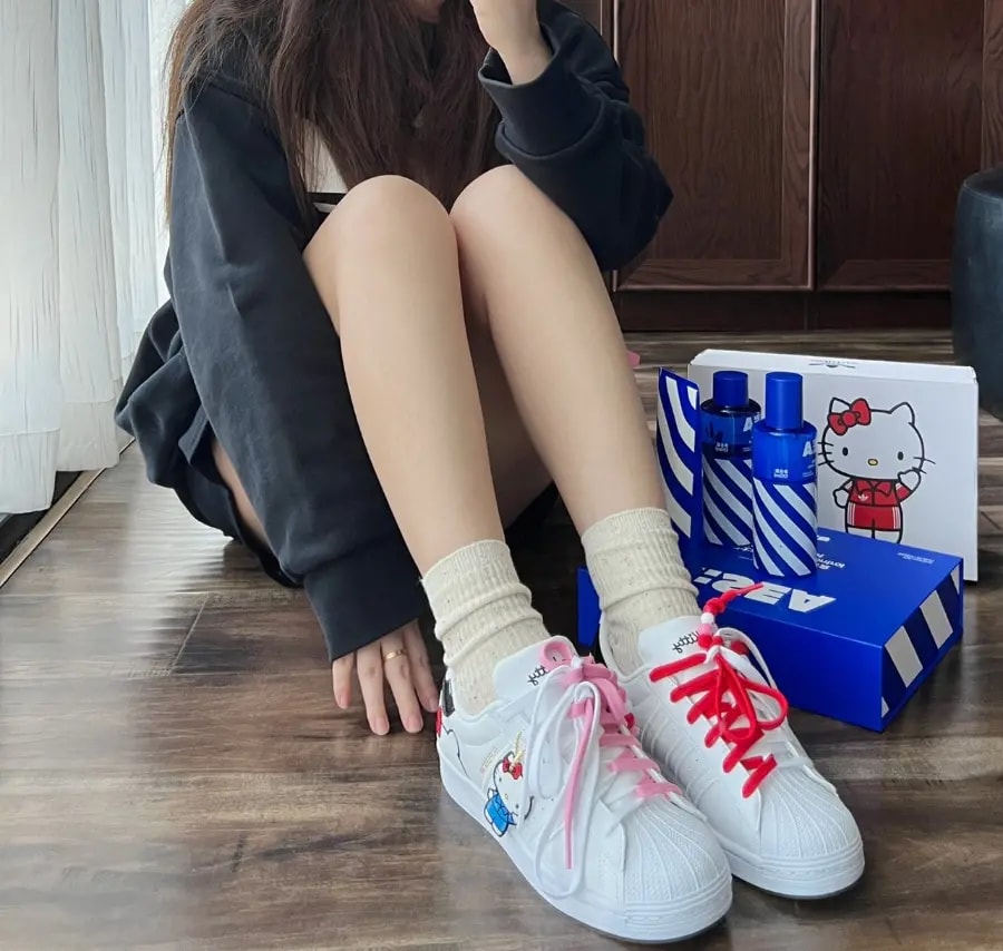 Giày Adidas Superstar x Hello Kitty 'White Multi' GW7168 — ảnh 3