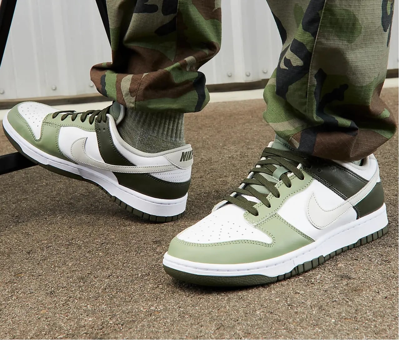 Giày Nike Dunk Low 'Oil Green' FN6882-100 — ảnh 2