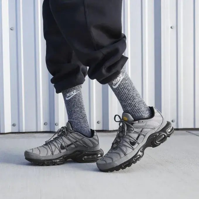 Giày Nike Air Max Plus 'Toggle Grey' FD0670-002 — ảnh 2