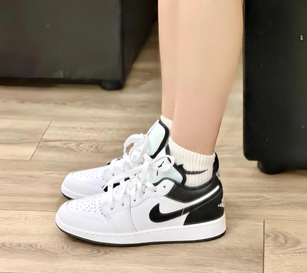 Giày Nike Air Jordan 1 Low 'White Black' 553560-132 — ảnh 2