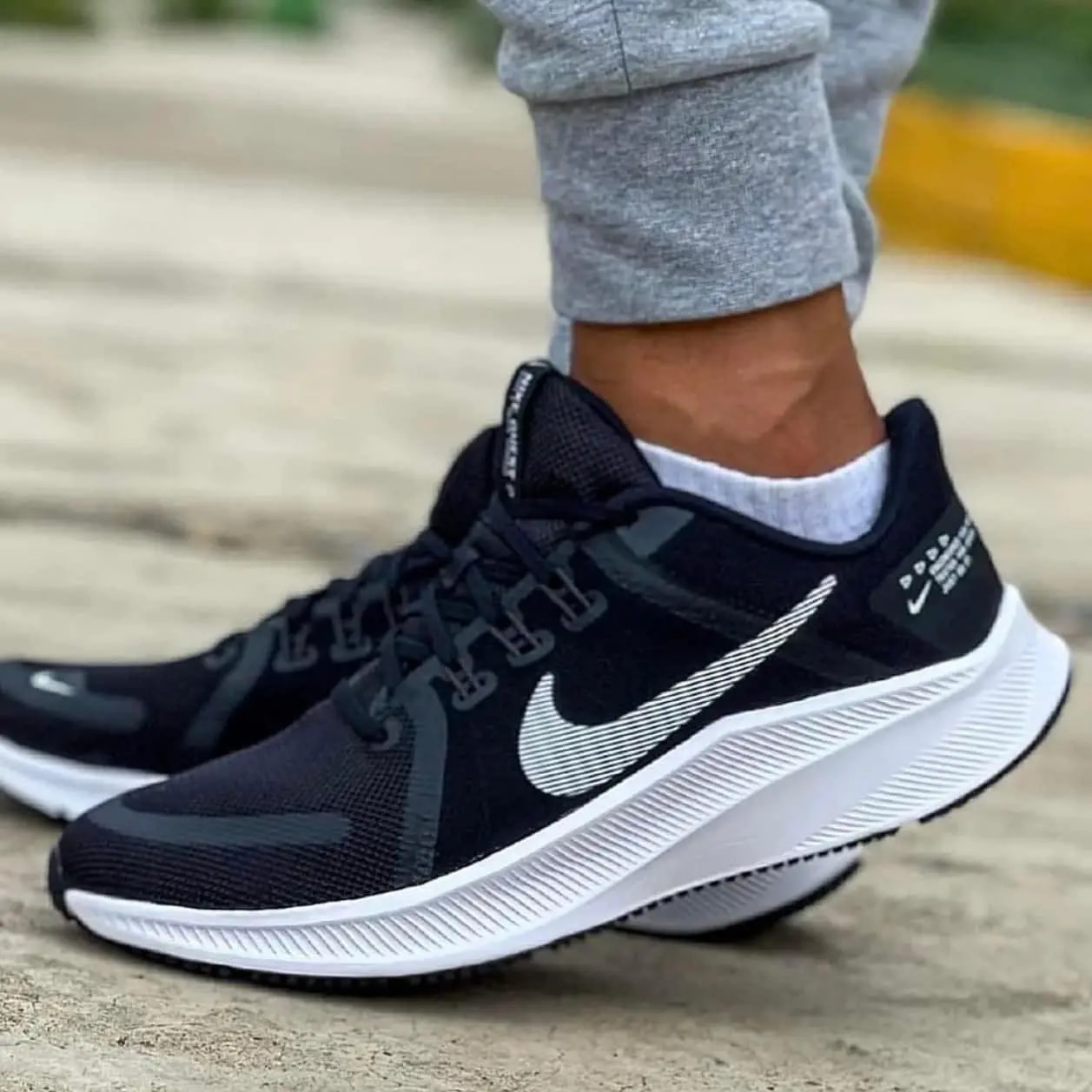 Giày Nike Quest 4 'Black White' DA1105-006 — ảnh 4