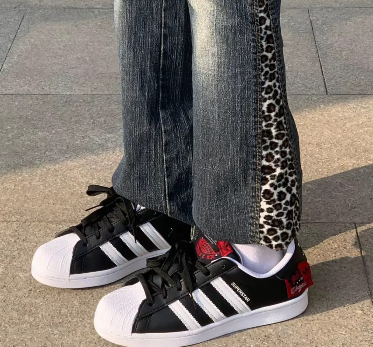 Giày Adidas Originals Superstar 'Black White Red' HQ6456 — ảnh 2