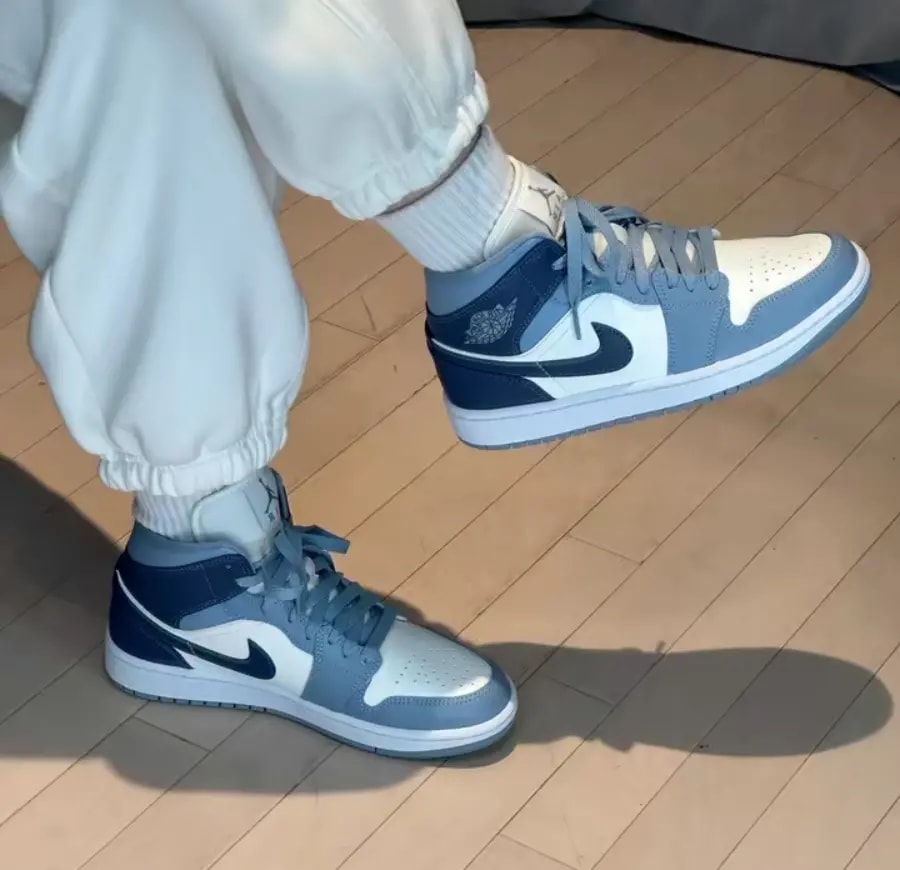 Giày Nike Air Jordan 1 Mid 'Two-Tone Blue' BQ6472-140 — ảnh 3