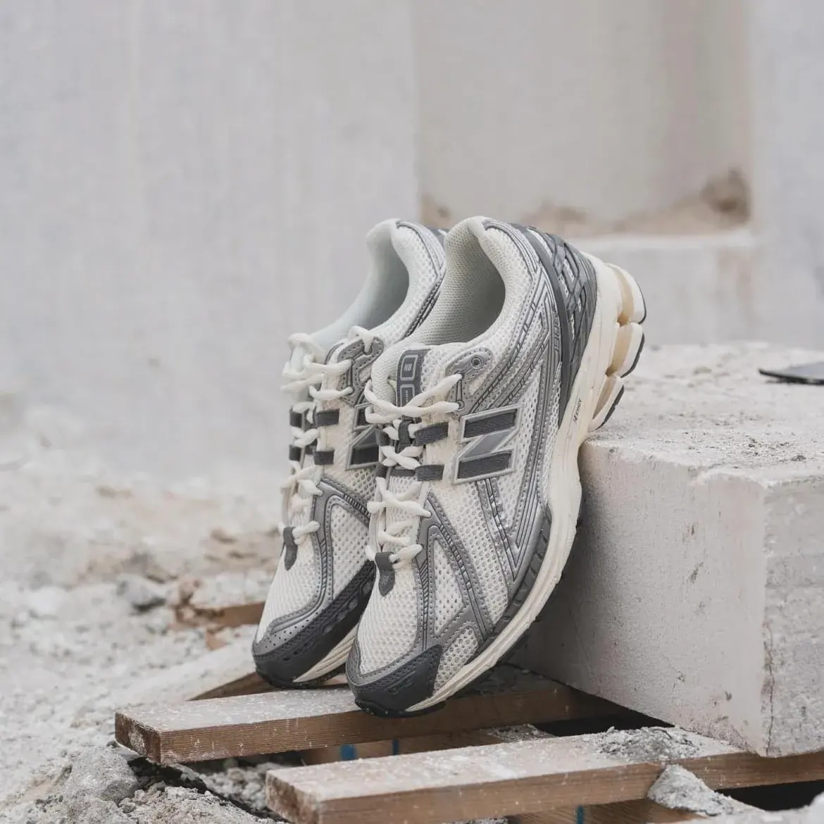 Giày New Balance 1906R 'Grey Silver' M1906RFS — ảnh 4