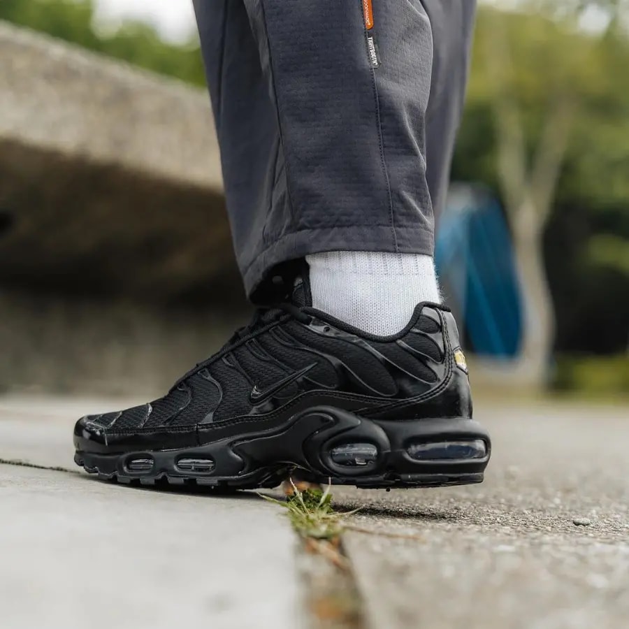 Giày Nike Air Max Plus 'Triple Black' 604133-050 — ảnh 3