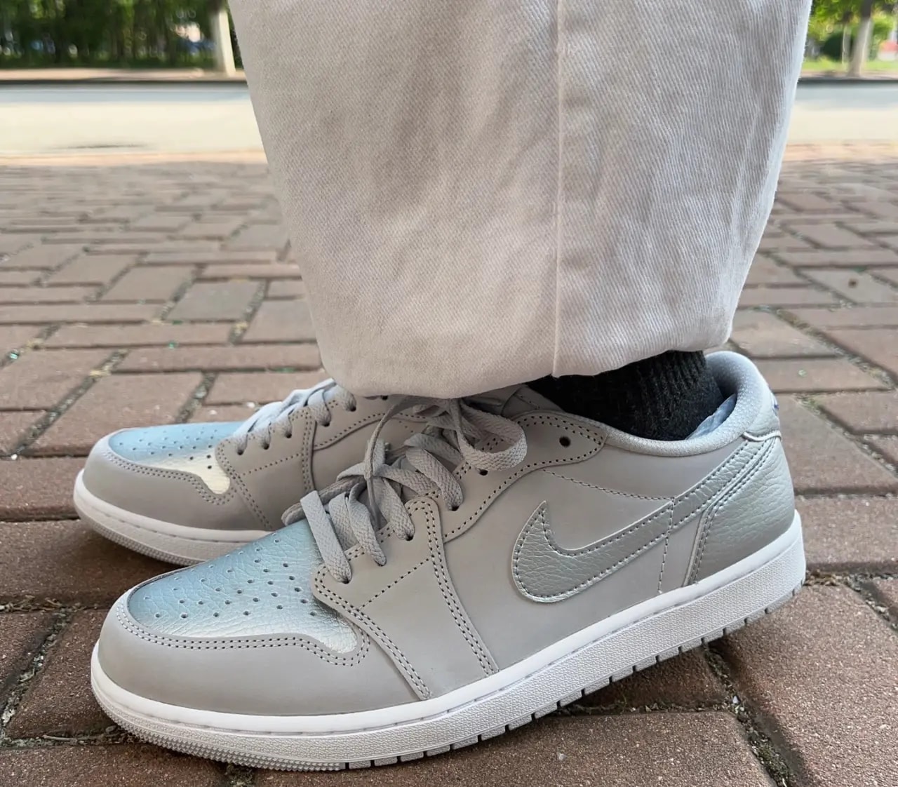 Giày Nike Air Jordan 1 Low 2024 'Metallic Silver' CZ0790-002 — ảnh 3