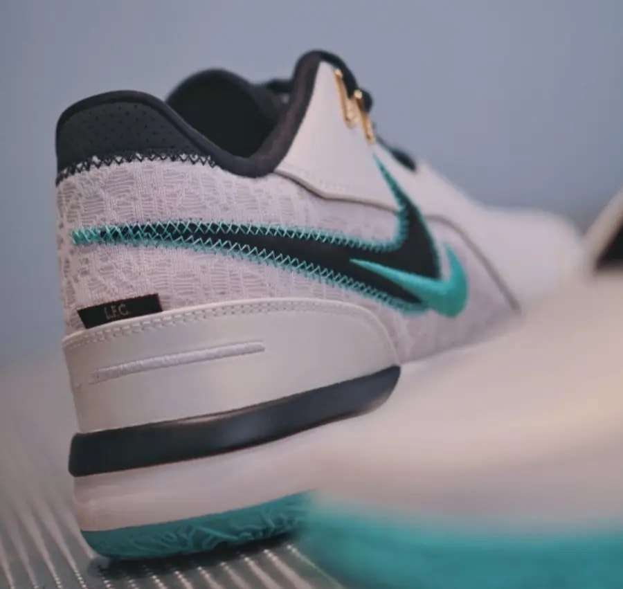 Giày Nike Zoom LeBron NXXT Gen AMPD 'Liverpool FC' FJ1566-101 — ảnh 4