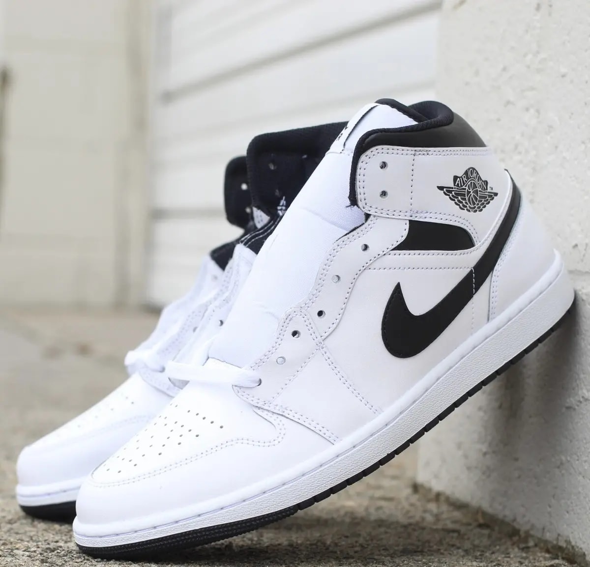 Giày Nike Air Jordan 1 Mid 'White Black' DQ8426-132 — ảnh 5