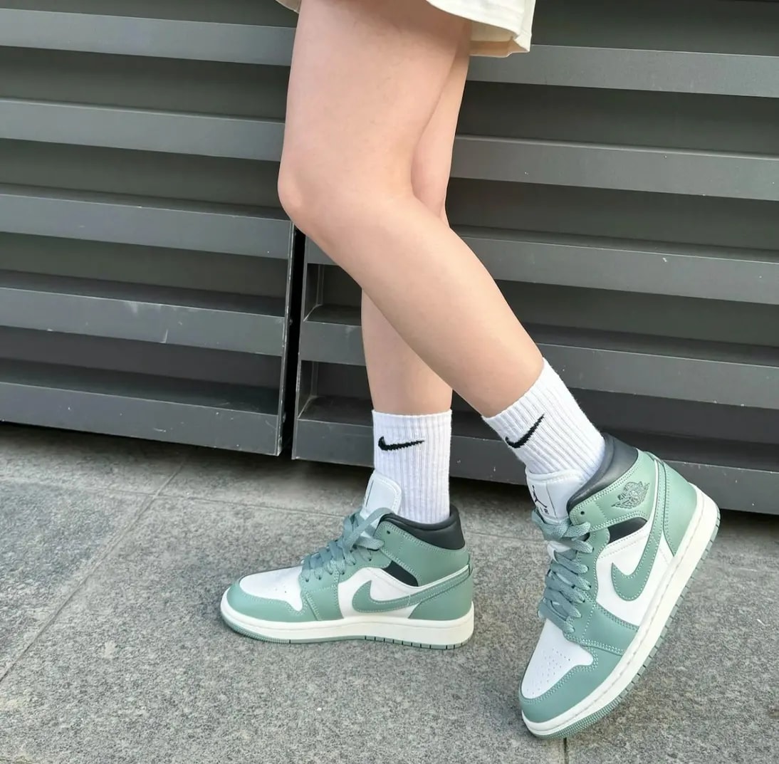 Giày Nike Air Jordan 1 Mid 'Jade Smoke' BQ6472-130 — ảnh 2