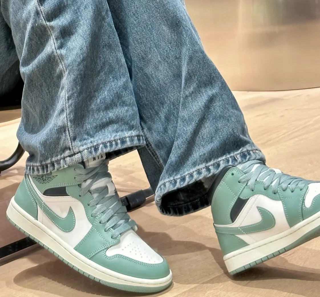 Giày Nike Air Jordan 1 Mid 'Jade Smoke' BQ6472-130 — ảnh 3