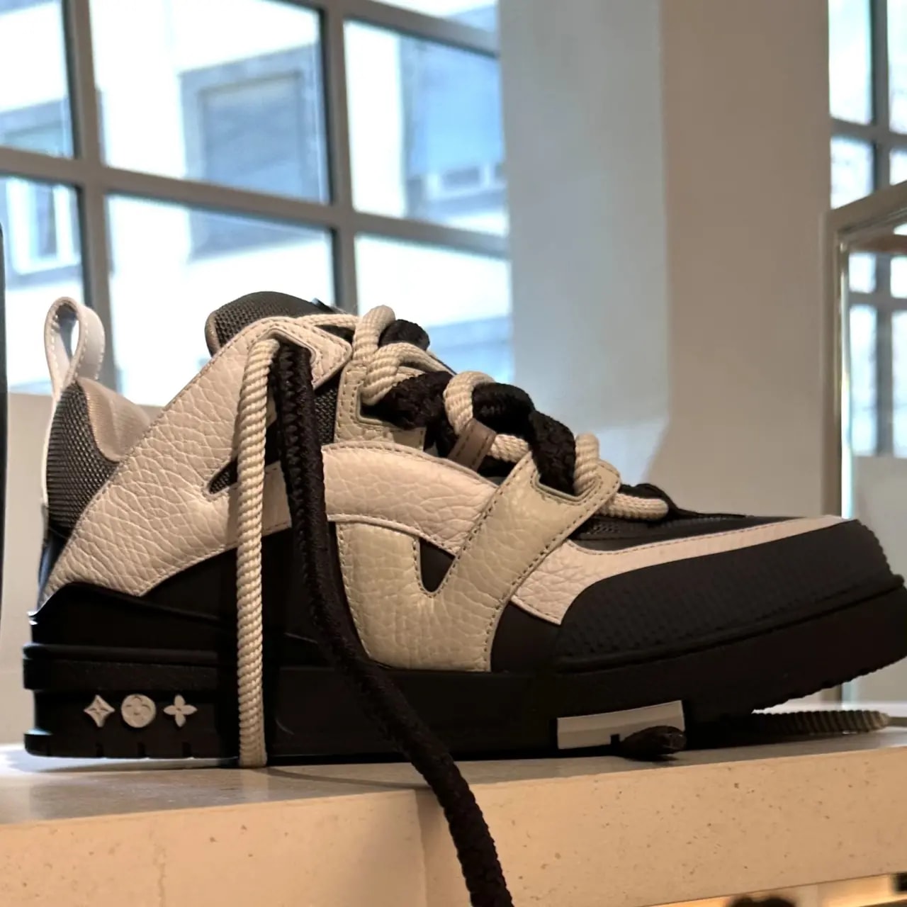 Giày Louis Vuitton LV Skate Trainers 'Anthracite Grey' 1ABZ46 — ảnh 3