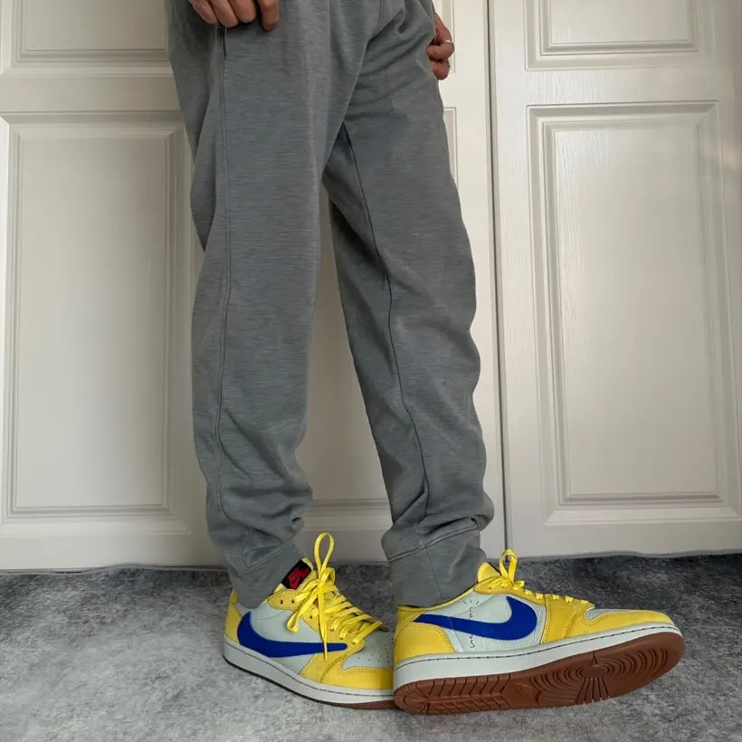 Giày Nike Air Jordan 1 Retro x Travis Scott 'Canary' DZ4137-700 — ảnh 3