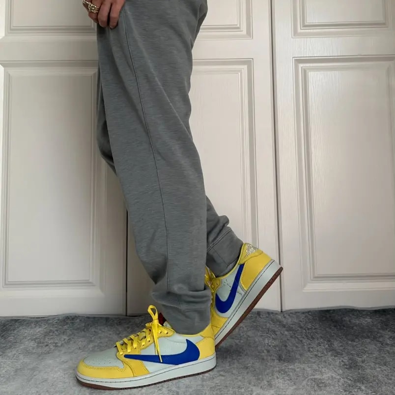 Giày Nike Air Jordan 1 Retro x Travis Scott 'Canary' DZ4137-700 — ảnh 4