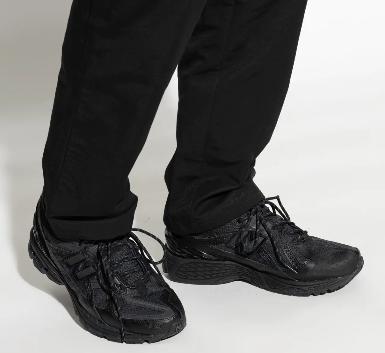 Giày New Balance 1906U 'Triple Black' M1906NJ — ảnh 2