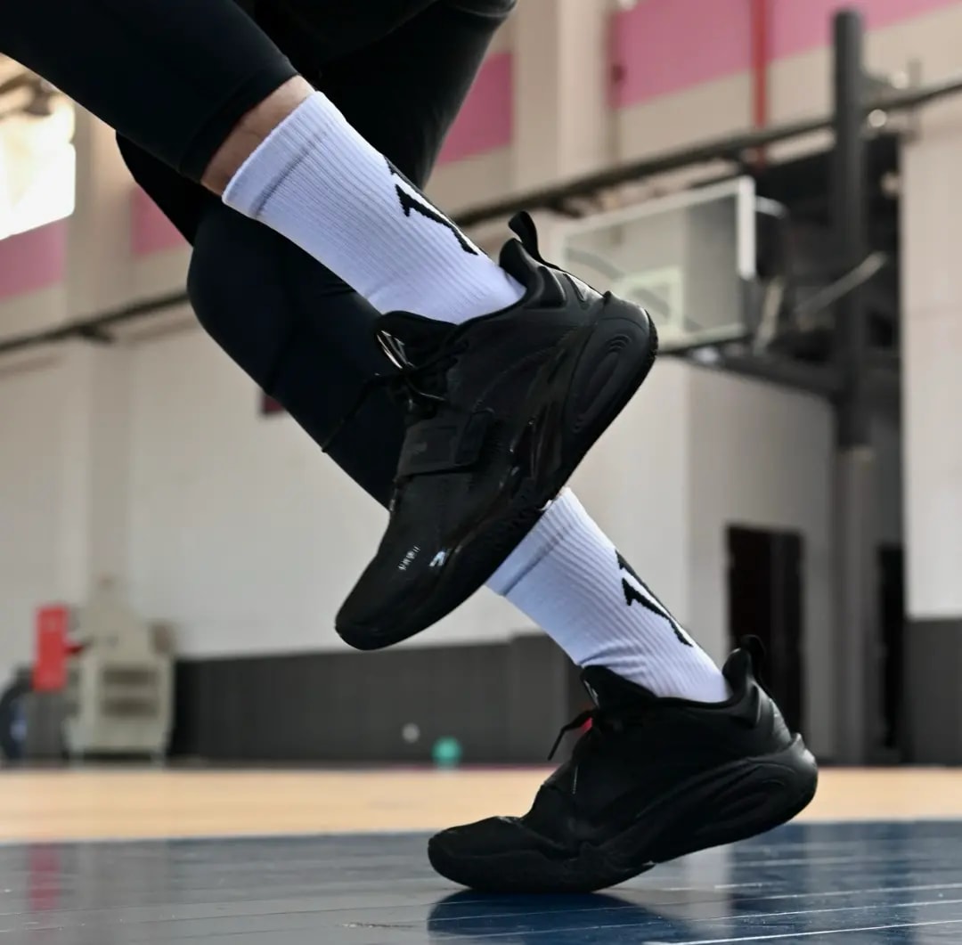 Giày Anta Kai 1 x Kyrie Irving 'Triple Black' 112431102S-10 — ảnh 4
