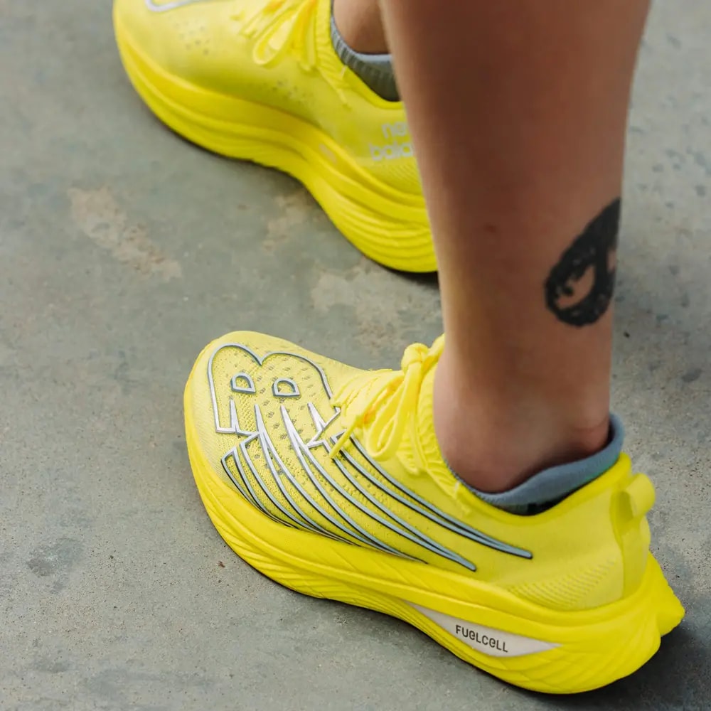 Giày New Balance FuelCell 'Cosmic Pineapple' WRCELCP3 — ảnh 2