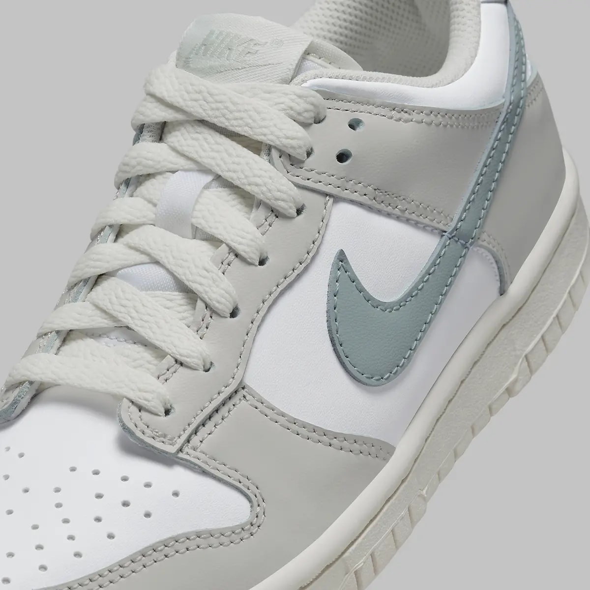 Giày Nike Dunk Low GS 'Light Silver' FB9109-109 — ảnh 3
