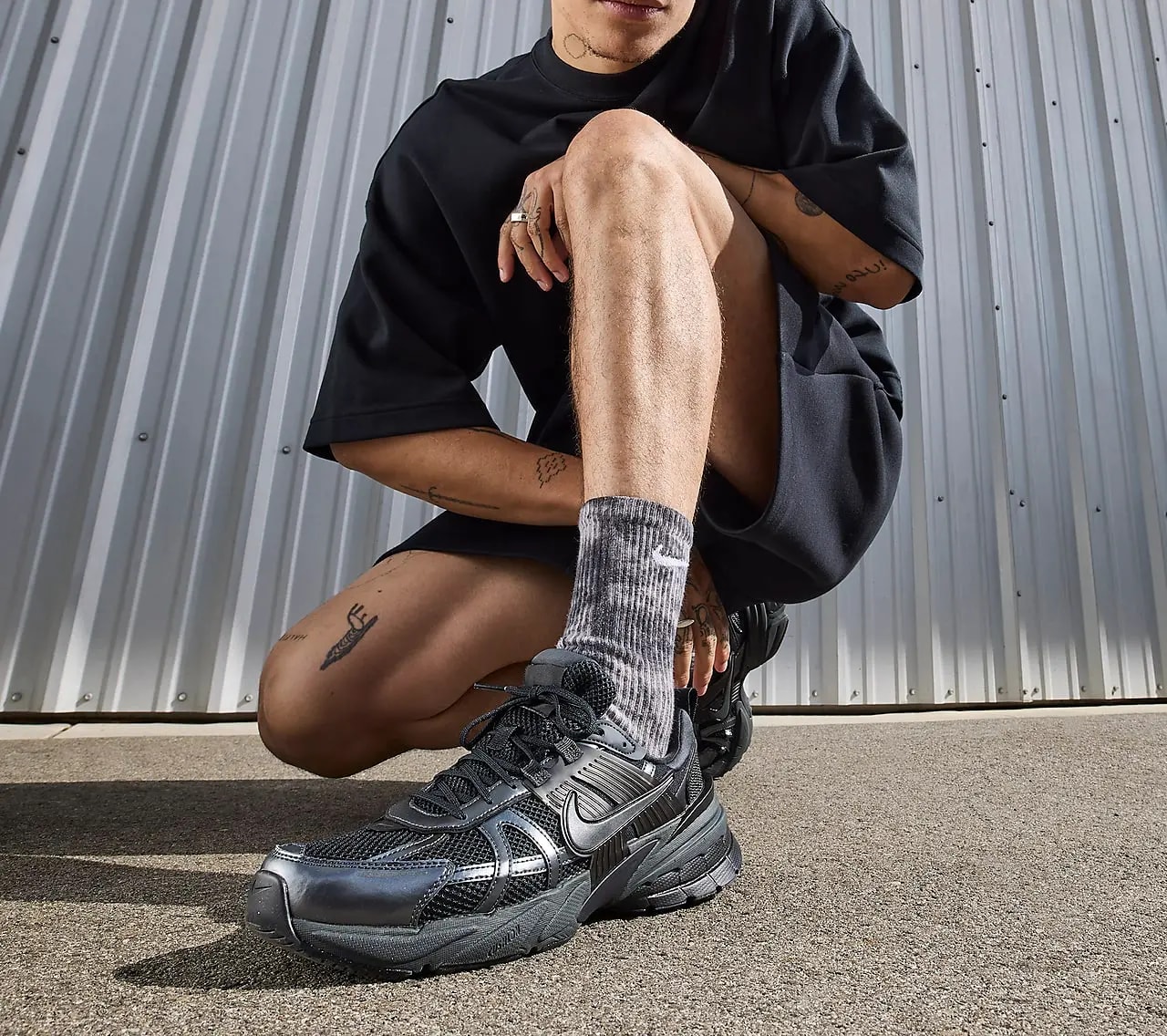 Giày Nike V2K Run 'Black' HJ4497-001 — ảnh 2