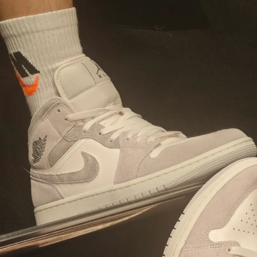 Giày Nike Air Jordan 1 Mid SE 'Neutral Grey Sail' FQ7720-002 — ảnh 2