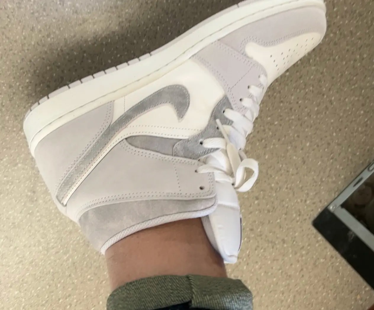 Giày Nike Air Jordan 1 Mid SE 'Neutral Grey Sail' FQ7720-002 — ảnh 5