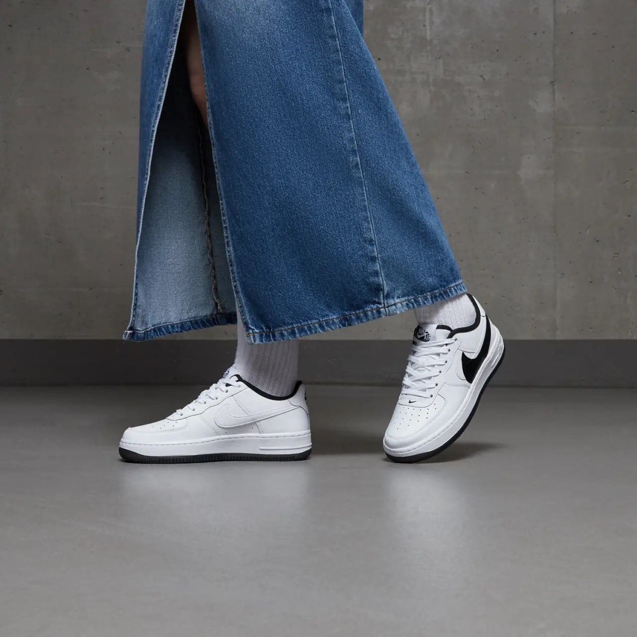 Giày Nike Air Force 1 LV8 4 GS 'Black White' FQ4118-100 — ảnh 2