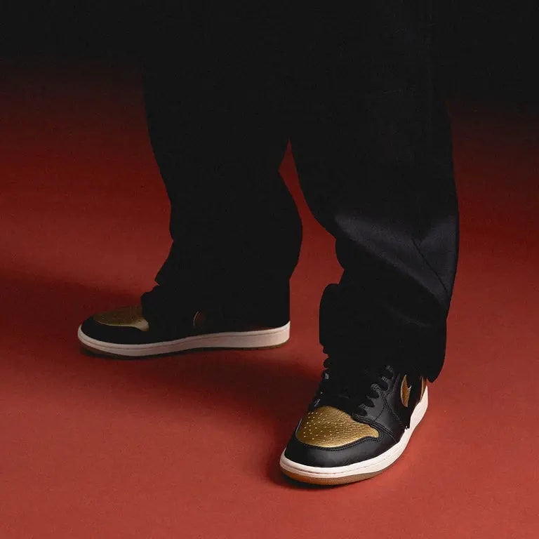 Giày Nike Air Jordan 1 Retro High OG 'Black Metallic Gold' DZ5485-071 — ảnh 4