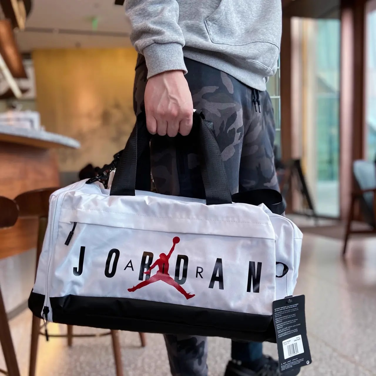 Túi Nike Air Jordan Logo Duffel Bag 'White' FD7040-100 — ảnh 2