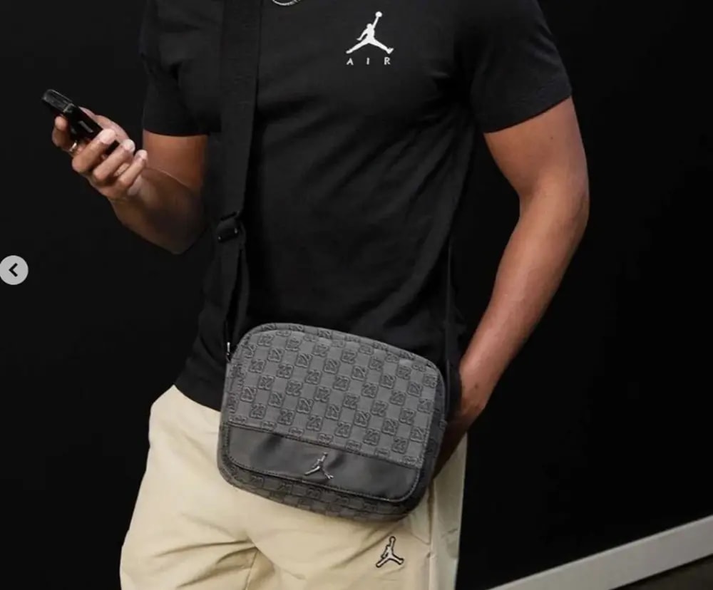 Túi Nike Air Jordan Monogram Crossbody 'Black' FJ6790-010 — ảnh 5