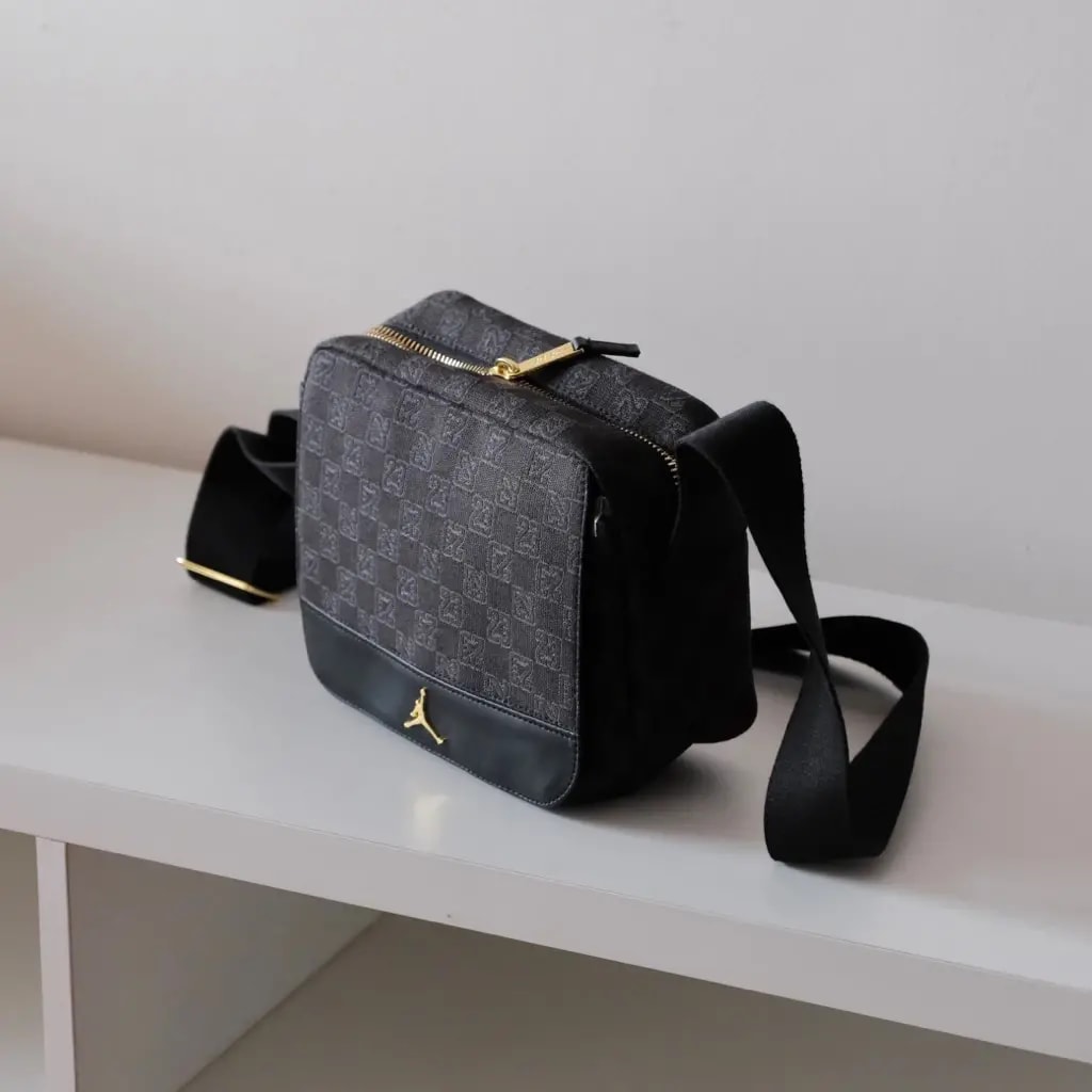 Túi Nike Air Jordan Monogram Crossbody 'Black' FJ6790-010 — ảnh 4