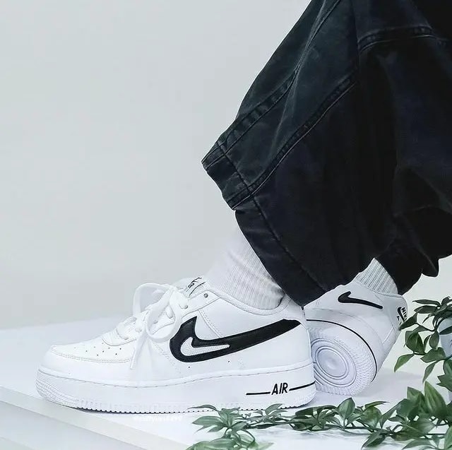Giày Nike Air Force 1 Low GS 'Swoosh White Black' DR7889-100 — ảnh 3