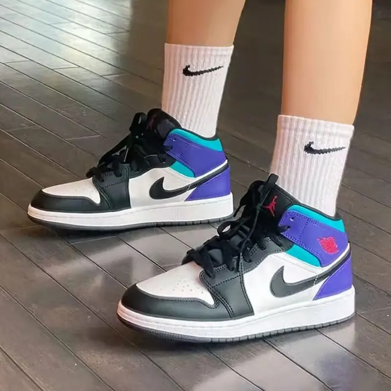 Giày Nike Air Jordan 1 Mid 'White True Red' DQ8423-154 — ảnh 2