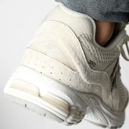 Giày New Balance 2002R 'Beige' M2002WC — ảnh 2