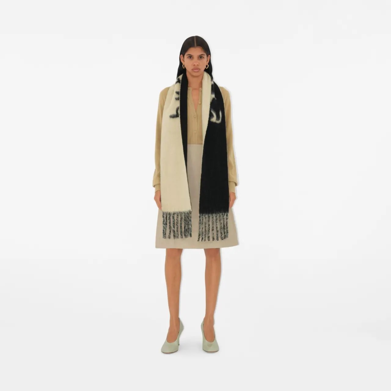 Khăn Burberry Reversible Logo Alpaca Wool Blend Scarf 'Candle' 80972131 — ảnh 3