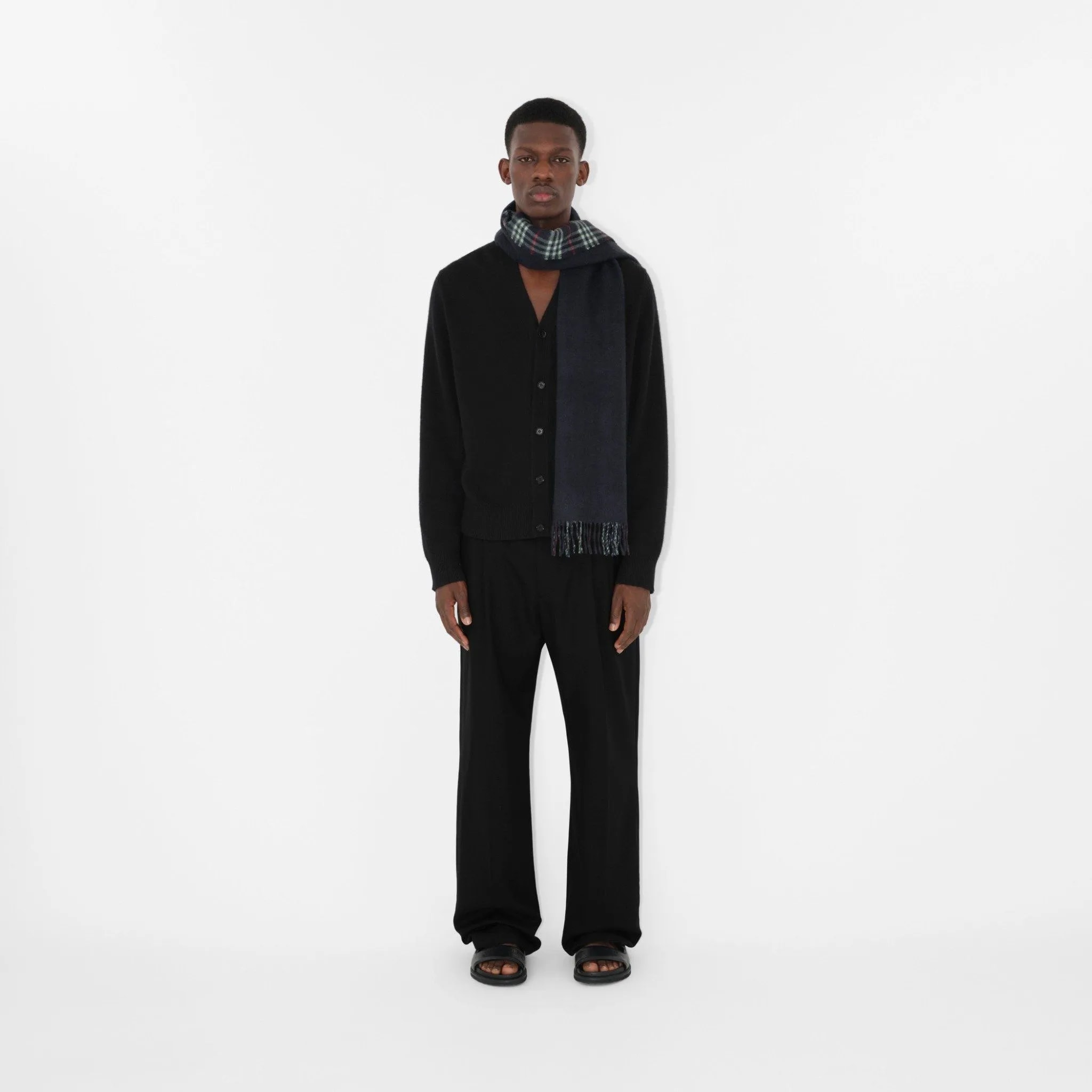 Khăn Burberry Reversible Check 'Navy' 221BA014-3066-180 — ảnh 2
