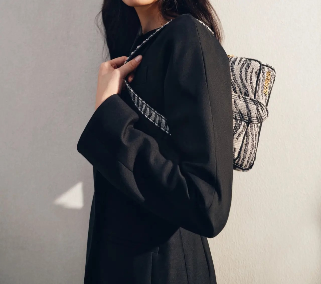 Túi Jacquemus The Small Bambimou 'Zebra' 233BA388-3217-9DZ — ảnh 2