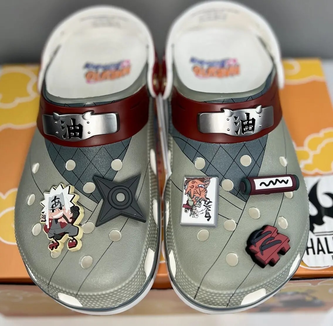Dép Crocs Classic Clog x Naruto Shippuden 'Jiraiya' 209886-100 — ảnh 3