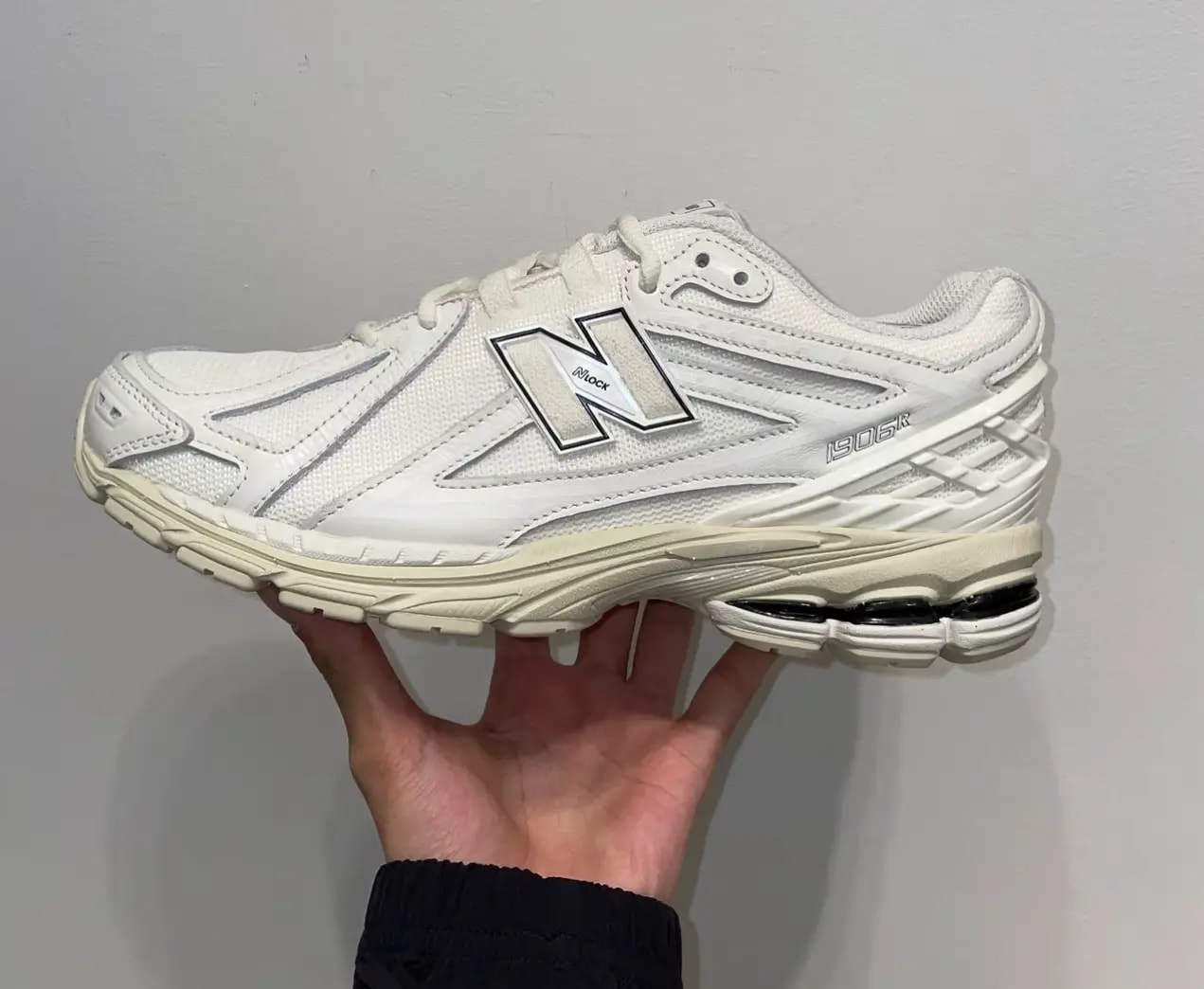 Giày New Balance 1906R 'White Black' M1906RWW — ảnh 3