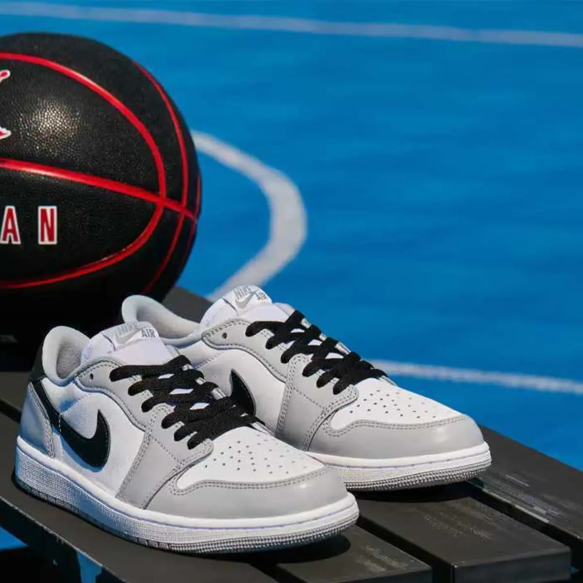 Giày Nike Air Jordan 1 Low OG 'Barons' CZ0858-110 — ảnh 2