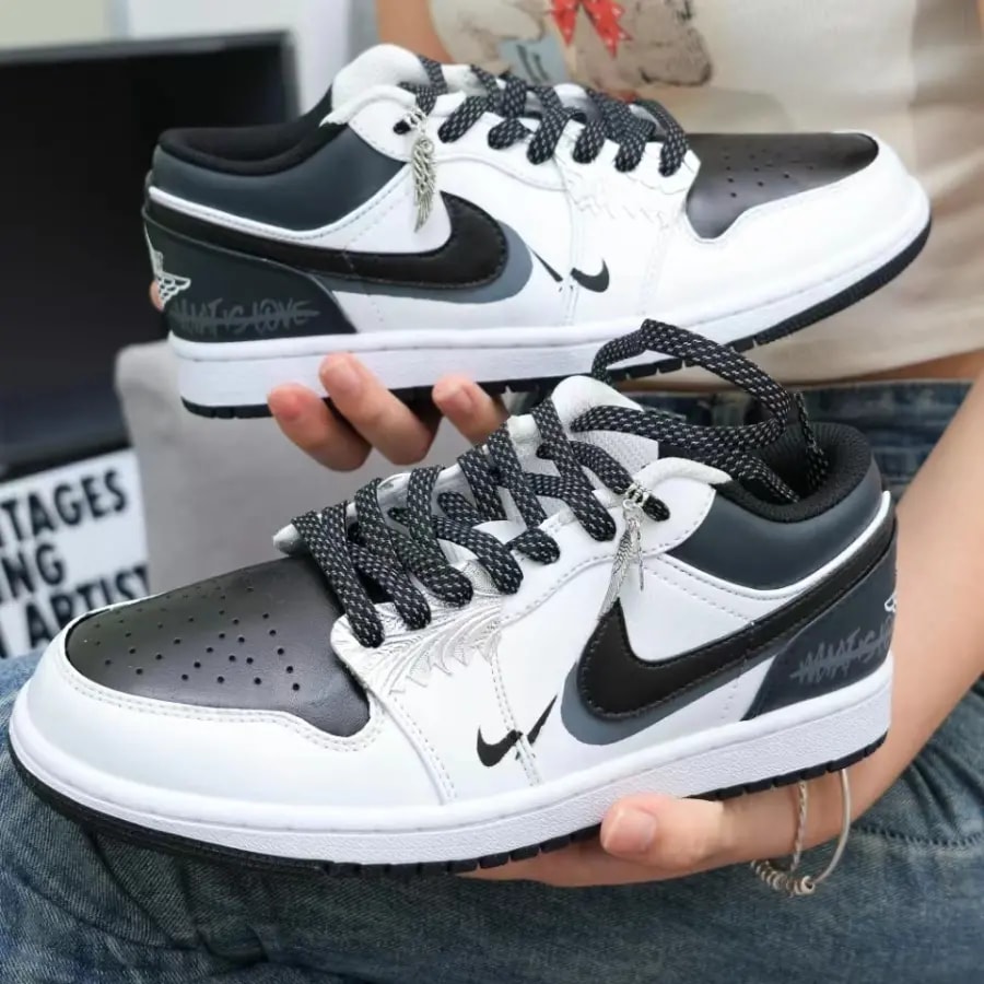 Giày Nike Air Jordan 1 Low SE GS 'Panda Toe' HF3188-106 — ảnh 4