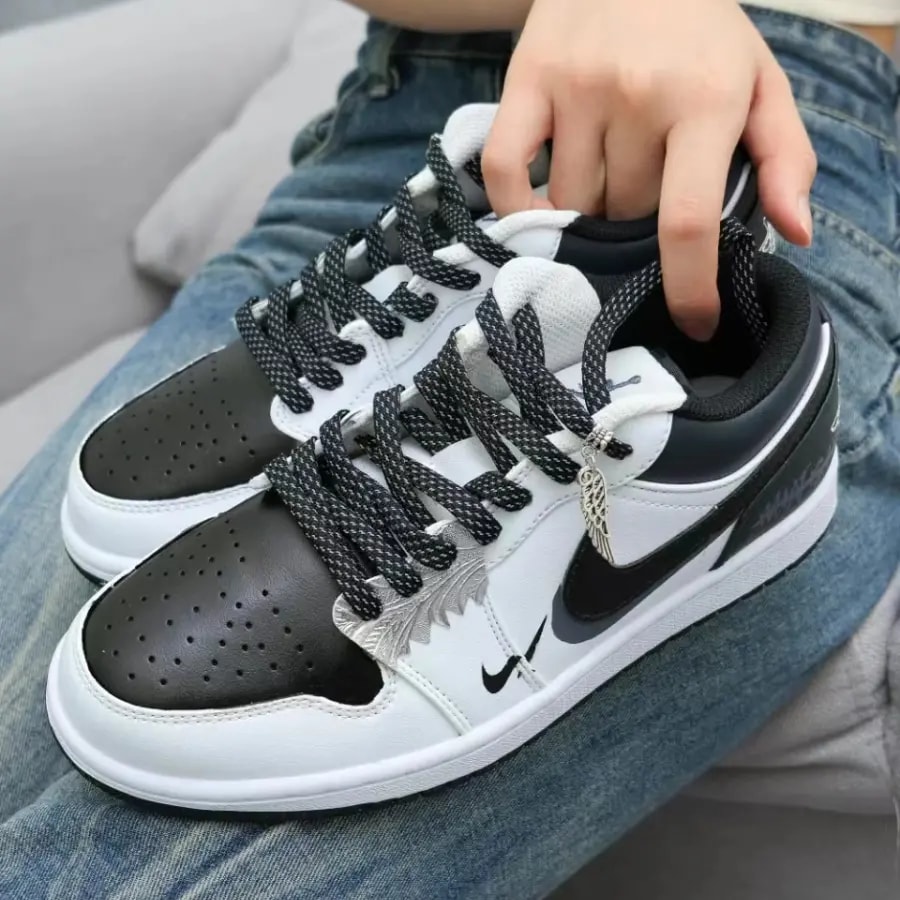 Giày Nike Air Jordan 1 Low SE GS 'Panda Toe' HF3188-106 — ảnh 5