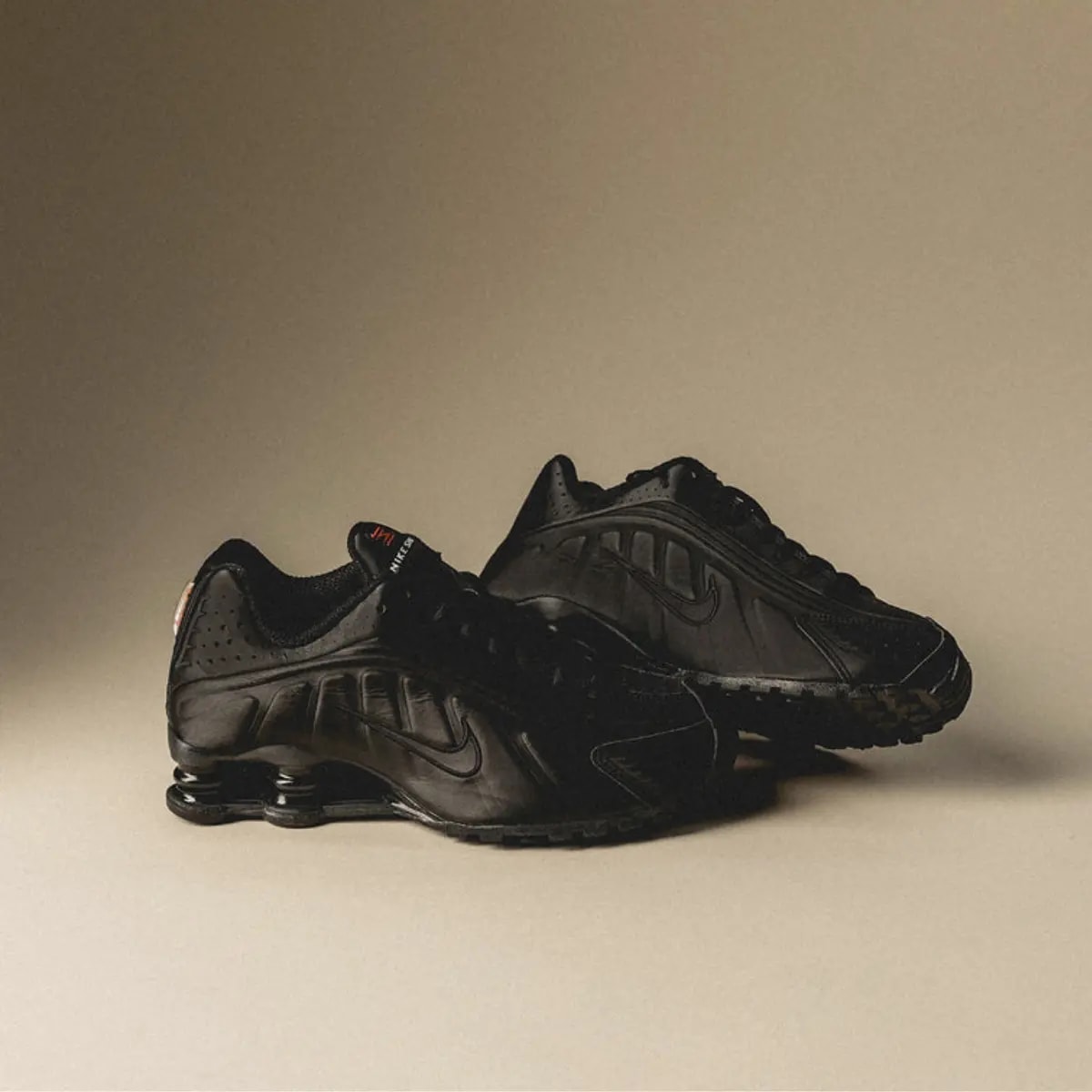 Giày Nike Shox R4 'Black' AR3565-004 — ảnh 4