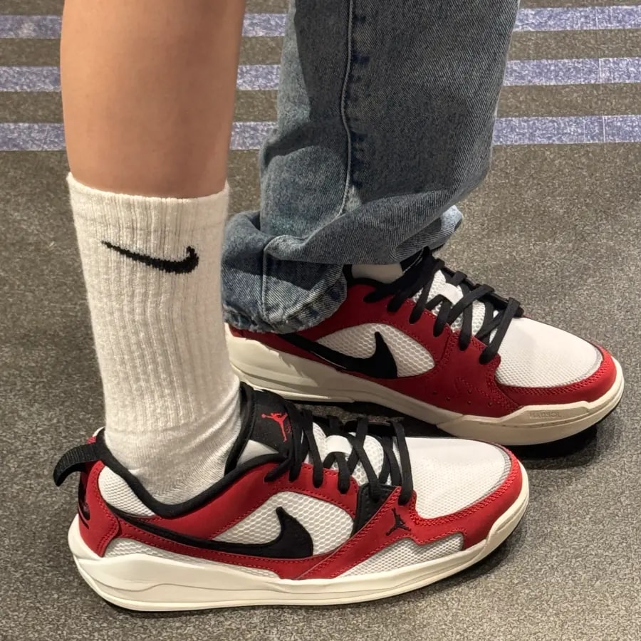 Giày Nike Air Jordan CMFT Era 'Chicago' HJ6777-106 — ảnh 2