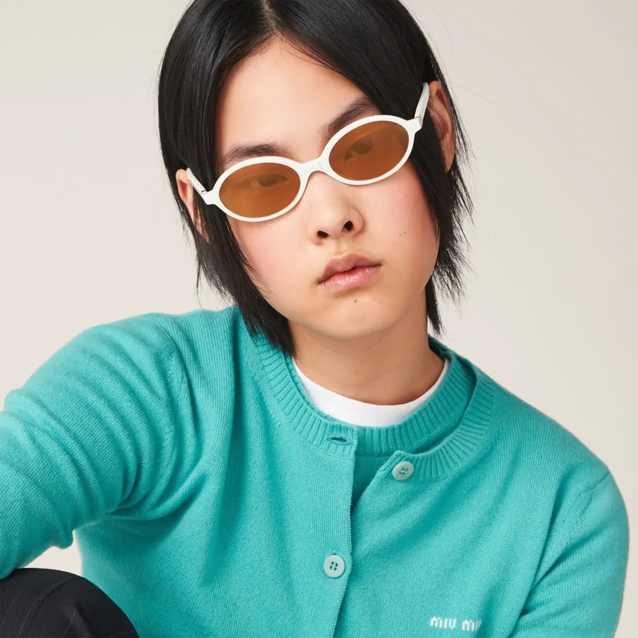 Kính Miu Miu Regard Sunglasses 'White' SMU04Z-E142-FE40D-C-A050 — ảnh 3