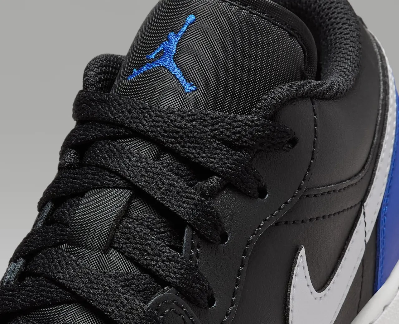 Giày Nike Air Jordan 1 Low GS 'Black Game Royal White' 553560-042 — ảnh 2